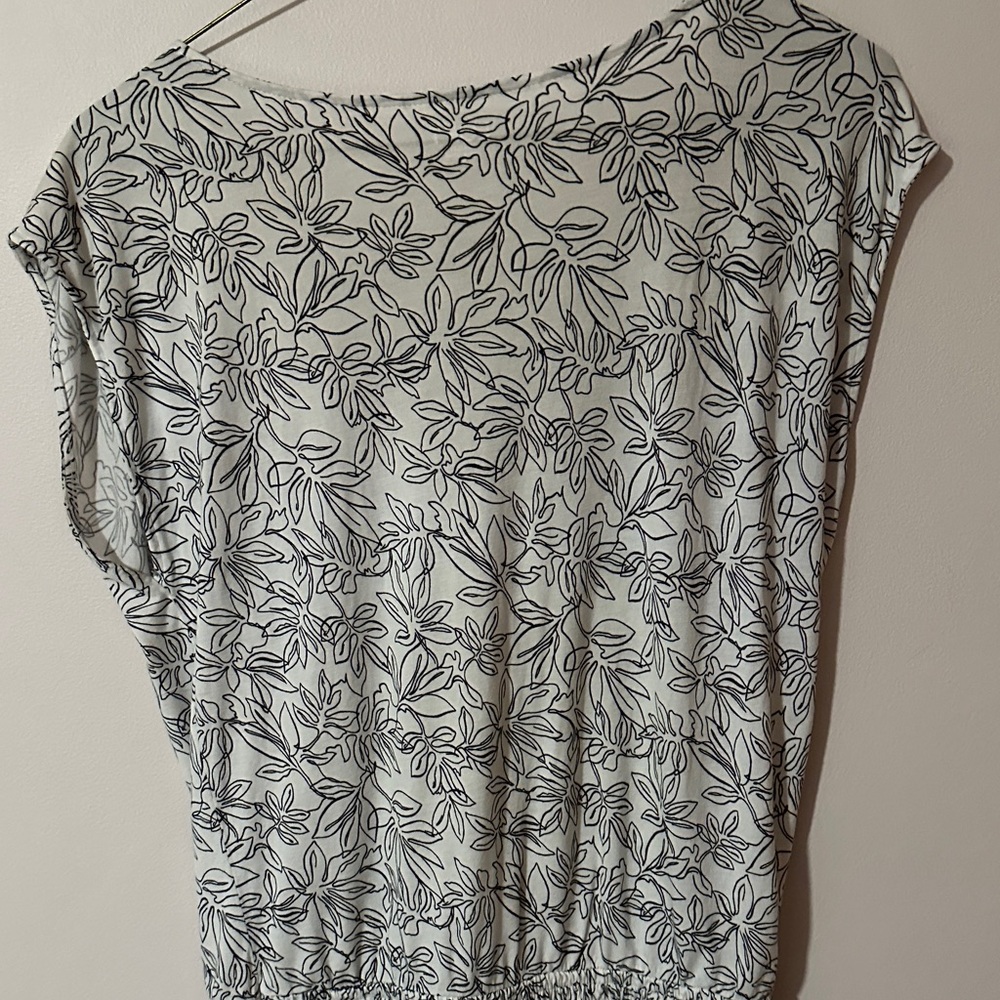 LOFT‎ Monochrome Floral Print Blouse - Picture 6 of 8